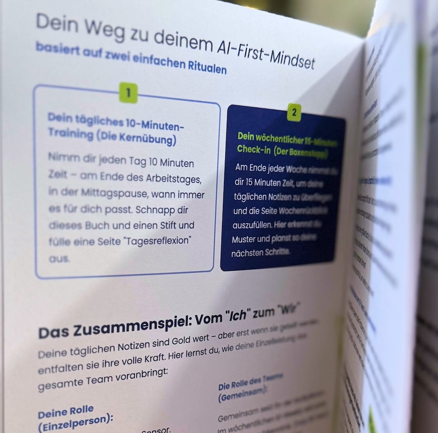 Level-Up Logbuch auf dem Schreibtisch